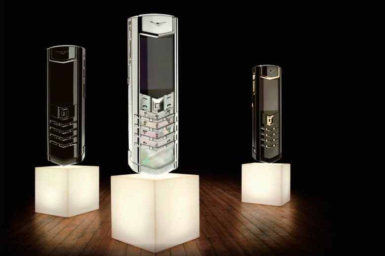 Vertu Signature V Stainless Steel Pure Black 10 Chất liệu chế tác cực kỳ quý hiếm và đắt đỏ