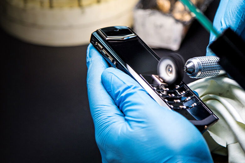 Bàn phím được chiếu sáng từ bên cạnh với những thấu kính tí hon nằm phía dưới.