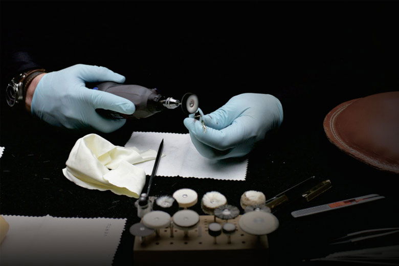 Vertu Signature V Stainless Steel Pure Black 14 Quá trình chế tác công phu, tỉ mỉ