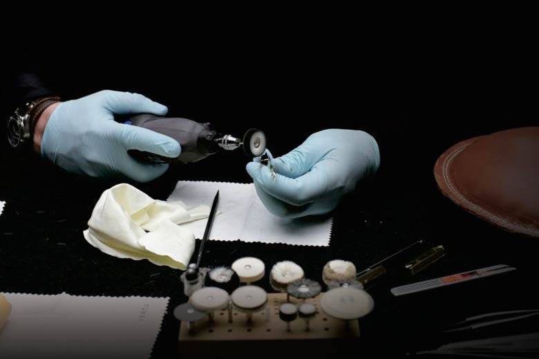 Vertu Signature V Black And White Ceramics