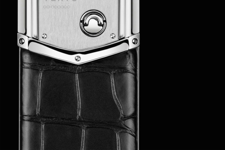 Vertu Signature V Stainless Steel Pure Black 11 Chất liệu chế tác cực kỳ quý hiếm và đắt đỏ