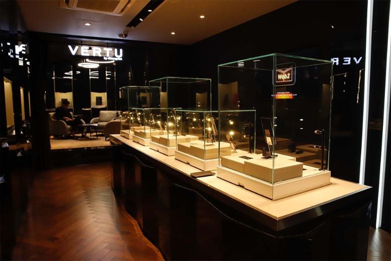 Vertu Agent Q Black Premium Set Quint Gold Accent Iron Black Alli 1TB