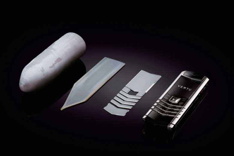 Vertu Signature V Thang-Ga AVALOKITESVARA 6 Vẻ bề ngoài làm tôn lên sự sang trọng, đẳng cấp cho người dùng