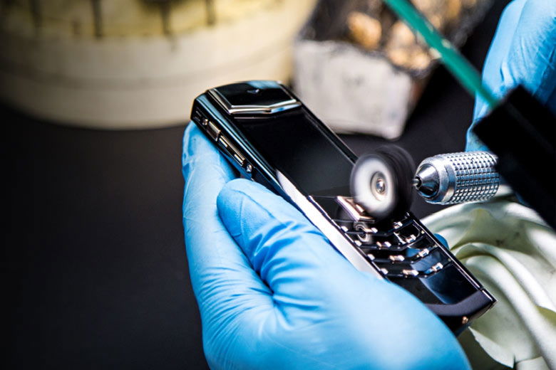 Vertu Signature V Stainless Steel Pure Black 15 Quá trình chế tác công phu, tỉ mỉ