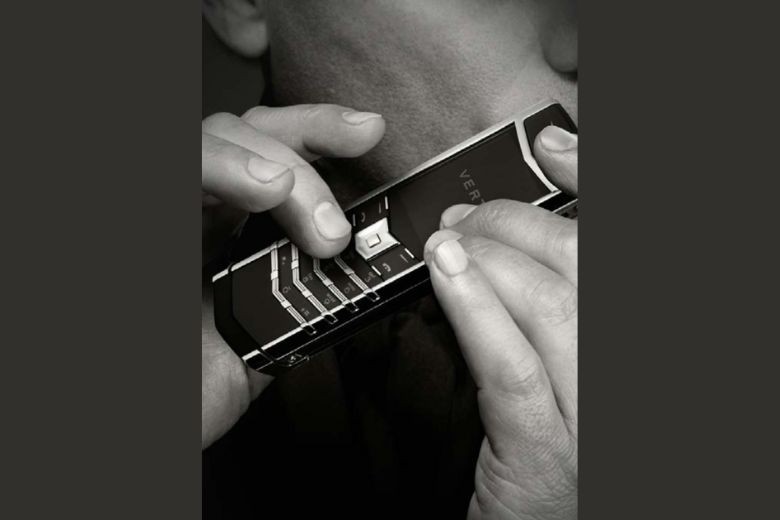 top dien thoai xa xi vertu vietnam 03 960e6735ef3c4386be5df559d178000d 2 1