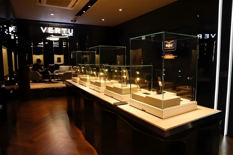 Vertu Agent Q Alligator Tri Gold Diamond Collector's Edition Iron Black 1TB 7 Vertu Agent Q Alligator Tri Gold Diamond Collector’s Edition Iron Black 1TB uy tín