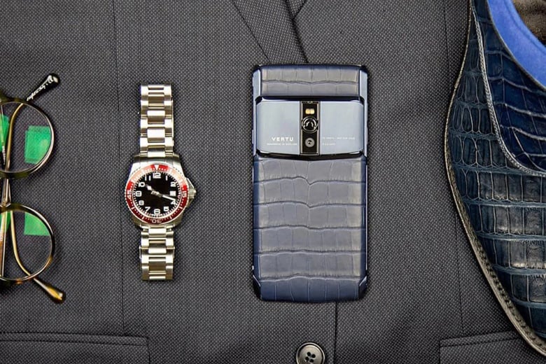 Vertu Aster P Gothic Yellow Gold Pure Black Calf 4 Điện thoại Aster P