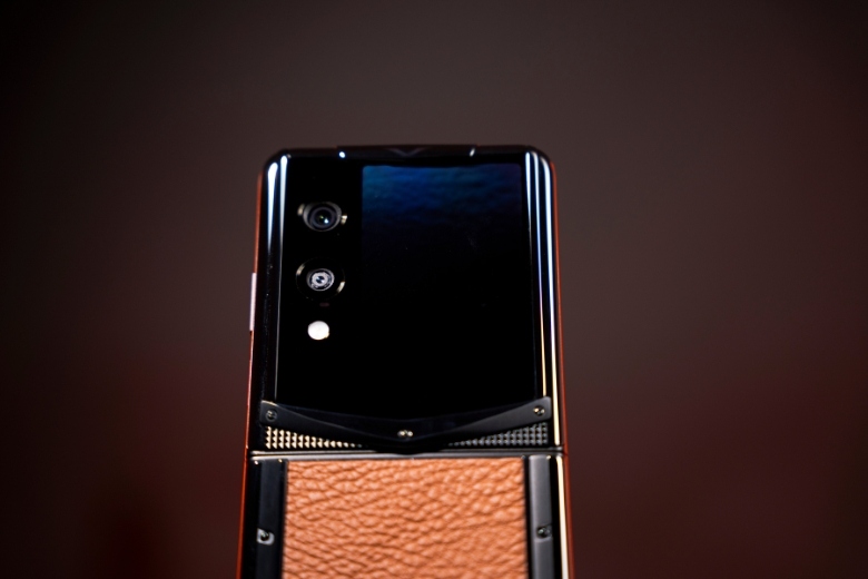 Vertu Quantum Flip pin 4300mAh sạc nhanh