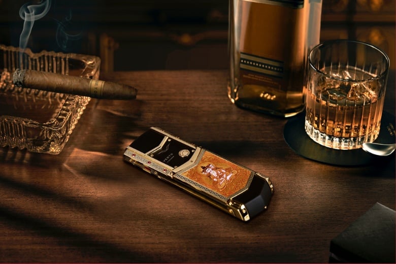 Vertu Signature Chất Liệu